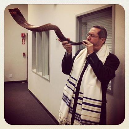 images/shofarblow.jpg